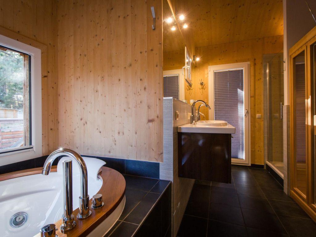 #22 mit IR-Sauna & Sprudelwanne Innen